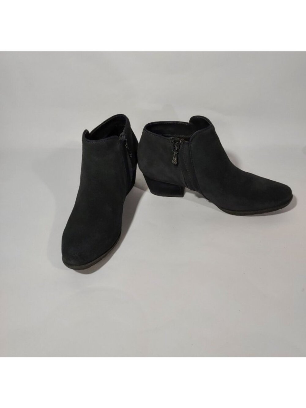 Blondo Black Suede Booties Waterproof Side Zip Ankle Hight Size 7 - Picture 3 of 12
